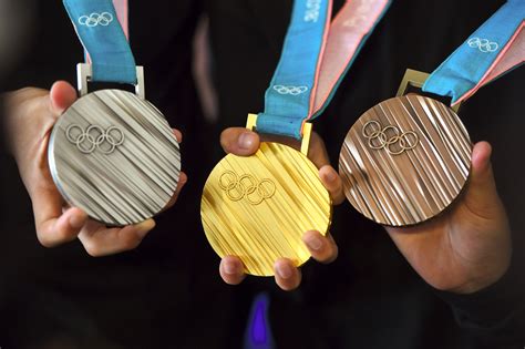 Il ne s'agit là que d'une épreuve en démonstration, qui vit s'opposer 3 équipes de new york. Les médailles olympiques valent plus que leur pesant d'or ...