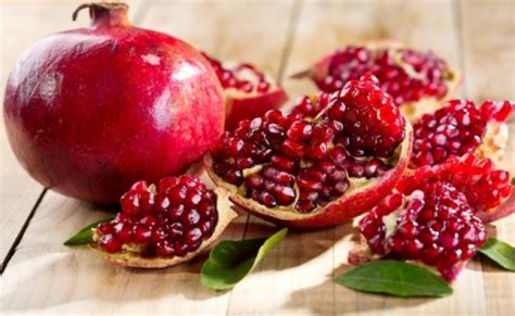 Mengkonsumsi buah delima secara rutin juga telah ditemukan efektif untuk melawan kanker prostat. Buah Delima Untuk Rambut / Efek antiinflamasi yang mengesankan dari buah ini dipercaya dapat ...