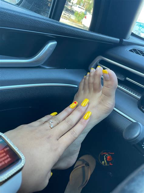 Goddess T On Twitter Yellow Toes Yellow Light 🚦 Suck My Toes Slow ☺️💦