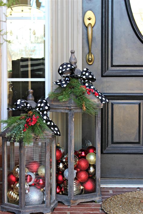 10 Outdoor Christmas Decoration Ideas - Stylish Outside Christmas Decorating for Your Yard