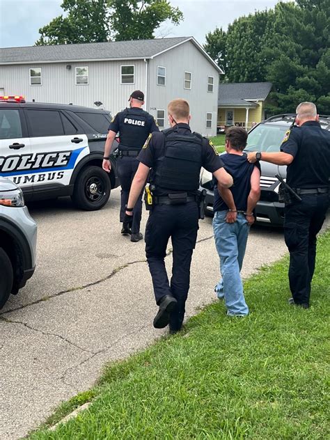 Columbus police arrest suspect after vehicle pursuit - The Republic News