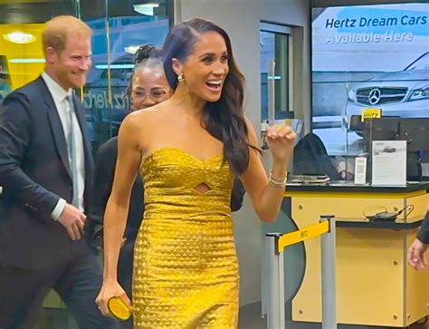 expert spotted meghan markle s fashion mistake during important engagement that made her outfit