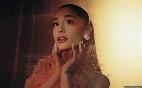 Ariana Grandes Rem Beauty Wins Allures 2022 Best Of Beauty Award