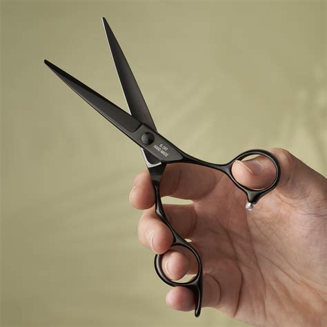 Everything You Need To Know About Leaf Scissors