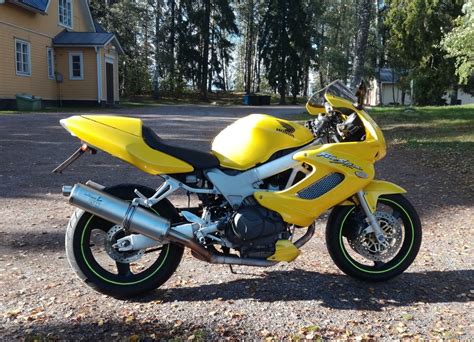 Great savings & free delivery / collection on many items. Honda VTR 1000 F Firestorm 1 000 cm³ 2002 - Järvenpää ...
