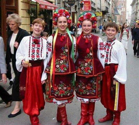 ukrainian headdress and vests traditional costume by topiltzin tonatiuh volkstracht
