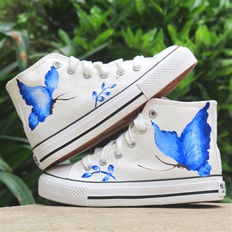 This is a more environmentally friendly and direct method compared to using electricity and gas. DIY shoes ideas - Hand painted sneakers with black kitten silhouettes