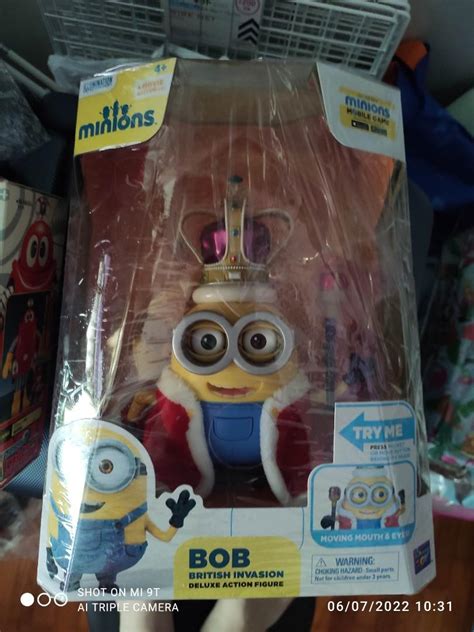 Minions Movie Despicable Me King Bob British Invasion Action Figure