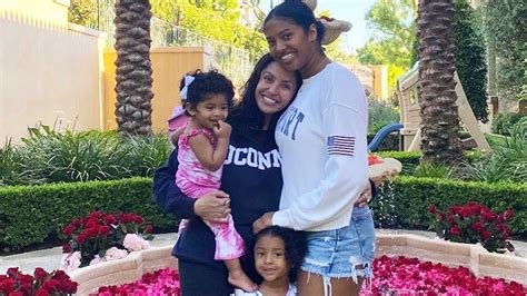 Kobe Bryant’s Daughters Keep His Birthday Tradition Alive For Mom Vanessa Youtube