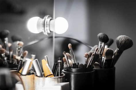 What S The Best Lighting For Makeup Application Up On Beauty