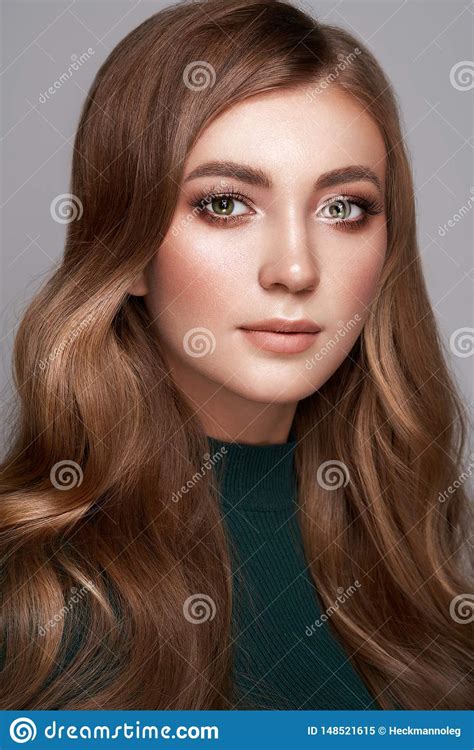 If you're just looking to get some color in for your halloween fun, coloring a few strips. Brunette Woman With Curly Hair Stock Image - Image of ...