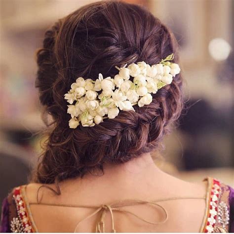 15 Easy Ways To Include Gajra In Your Hairstyle This Wedding Season Shaadisaga Saree