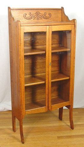 Everything from a single cabinet to a fully customized wall unit. Larkin Collapsible Golden Oak Curio Cabinet | Curio ...