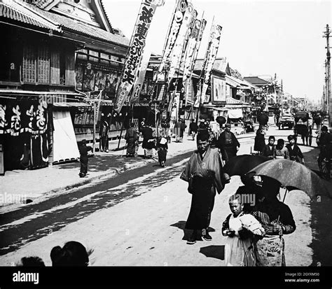 Vintage Street Scene Black And White Stock Photos And Images Alamy