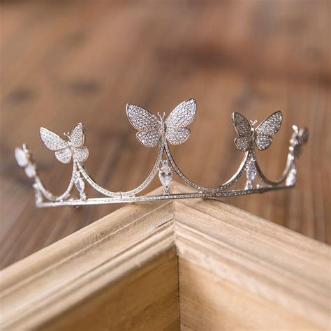 Pin On Crowns Tiaras And Headpieces