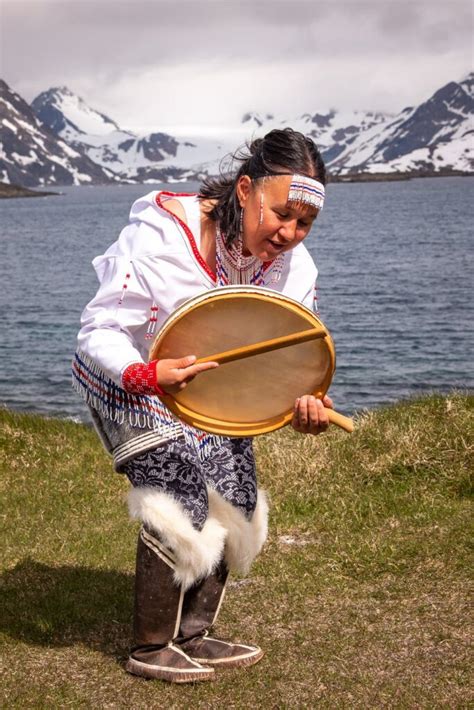 Inuit Drum Dancing • A Unique Traditional Experience Guide To Greenland