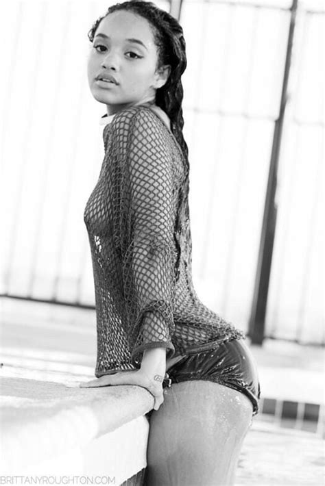 Hot Pictures Of Kiersey Clemons Iris West Actress In Upcoming Flash Movie The Viraler