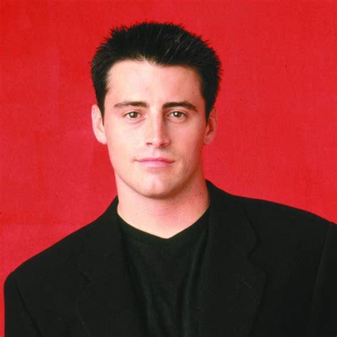 Joey is determined to prove that no one knows more than him about friends. Imagem - Fez16I31-joey-friends-saison-5.png | Wikia ...