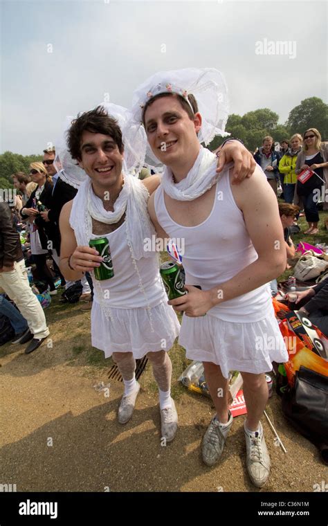 königliche Hochzeitskreuzanzügen transvestit verkleidete männliche