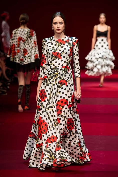 Fashion is the carrier of time, now models are essential for presenting these attires in front of many people. Milan Fashion Week fall winter 2015 - Fannice Kids Fashion