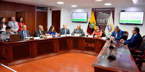 Candidatos y partidos políticos, sondeo a boca de urna la segunda vuelta de las elecciones presidenciales en el perú, en la que participan keiko fujimori (fuerza popular) y pedro castillo (perú libre), se realiza el. Elecciones presidenciales en Ecuador serán el domingo 7 de ...
