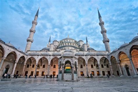 Masjid Biru Sultan Ahmed Blue Mosque Di Istanbul Turki Punya Menara