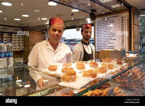Patisserie Shop Selling Baklava In Istanbul In Turkey Stock Photo Alamy