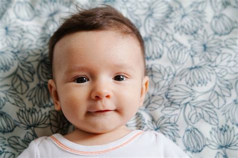 Bebé Sonriente Cara De Niño Foto Premium