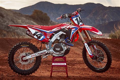 American honda presented team honda hrc's riders and staff for the 2021 ama supercross and ama pro motocross season.german ken roczen begins his fifth year. HRC HONDA SUPERCROSS TEAM, 2019 | Dirt Bike Magazine