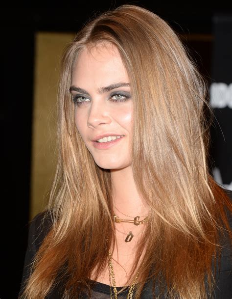 Les Cheveux Châtain Clair De Cara Delevingne Indémodable Le Châtain Clair Illumine Les