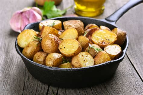 When baking potatoes, put them in a 400 degree f oven for at least 60 minutes. Note Down the Oven Temperature for Perfectly Baked ...