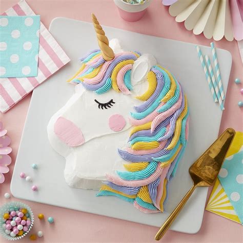 Wilton Cake Decorating 在 Instagram 上发布： This Rainbow 🌈 Unicorn 🦄 Cake