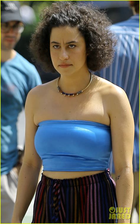 Ilana Glazer Films Broad City Final Season In Nyc Photo 4136235 Pictures Just Jared