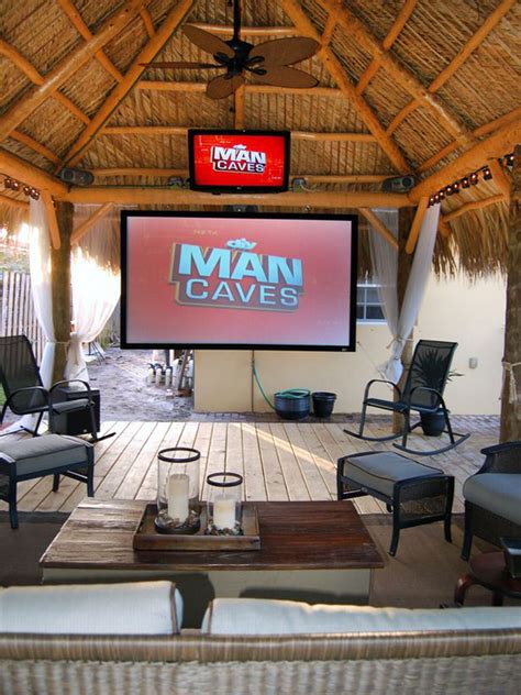 Looking to create that immersive movie experience at home? 20 Most Beautiful Outdoor Home Theater Ideas | House ...