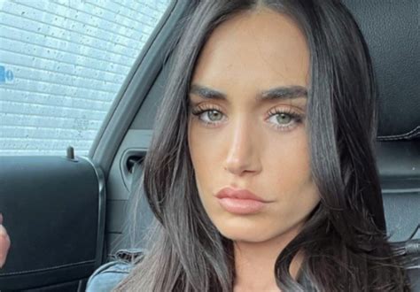 Pregnant Towie Star Clelia Theodorou Reveals Shes Broken Her Legs Shemazing