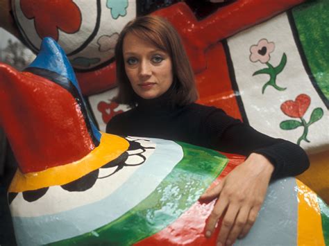 Niki De Saint Phalle La Artista Feminista Que Pintaba Con Una Escopeta
