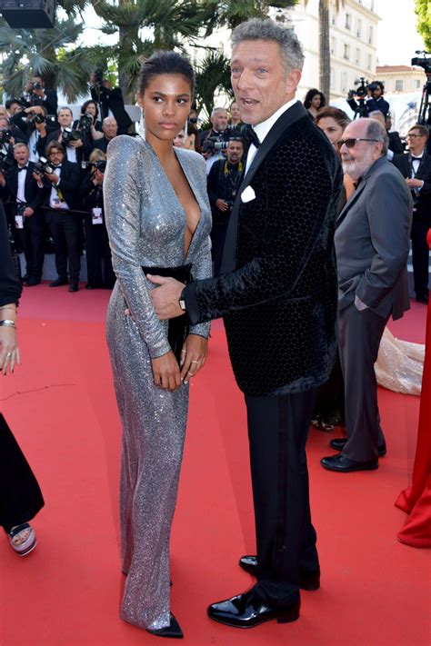 Entre tina kunakey et vincent cassel l'amour s'écrit aussi sur instagram. Tina Kunakey and Vincent Cassel - "Girls of the Sun ...