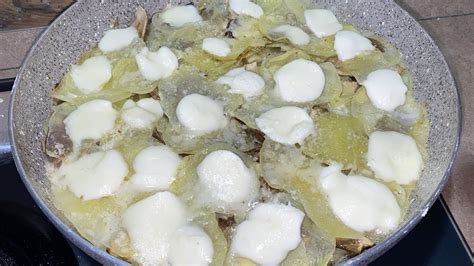 I carciofi gratinati in padella sono un contorno saporito e croccante facile da preparare e senza bisogno di accendere il forno. PATATE E CARCIOFI IN PADELLA - YouTube