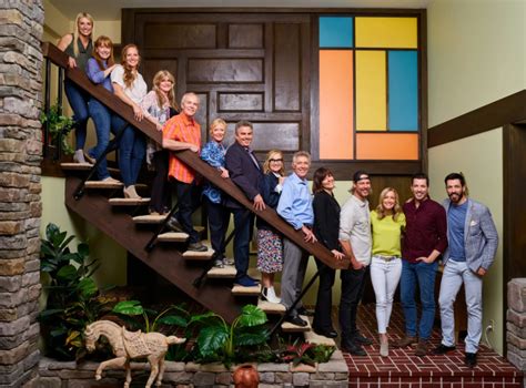 The Brady Bunch Hgtv Sells Iconic Tv Home Following Renovation