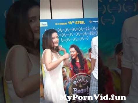 Sulagna Panigrahi Aka Savithri Hot Navel Touch Isai Movie From
