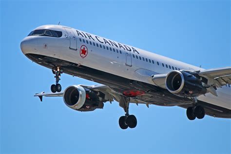 C-GITY: Air Canada Airbus A321-200 (Landing At Toronto Pearson Airport)