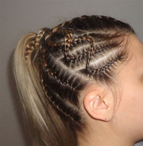 Fashionable Hair Braids: Few ways of Side Cornrow Braids