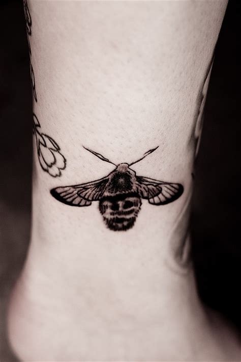 Amazing Black Bee Tattoo On Leg