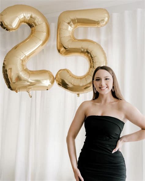 Eminem S Daughter Hailie Looks All Grown Up In A Stunning Strapless Dress As She Celebrates 25th
