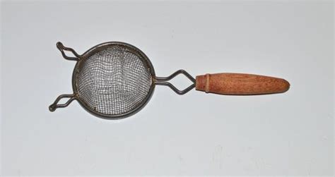 Red Wood Handle Strainer Farmhouse Kitchen Country Decor Etsy Country Decor Rustic Wood