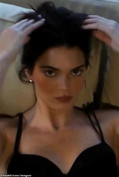 Kendall Jenner Poses Topless As The Kardashians Star Gets Sexy In A
