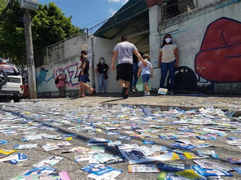 ‘santinhos De Candidatos Aumentam A Sujeira Nas Ruas E Marcam As Eleições Em Guarulhos