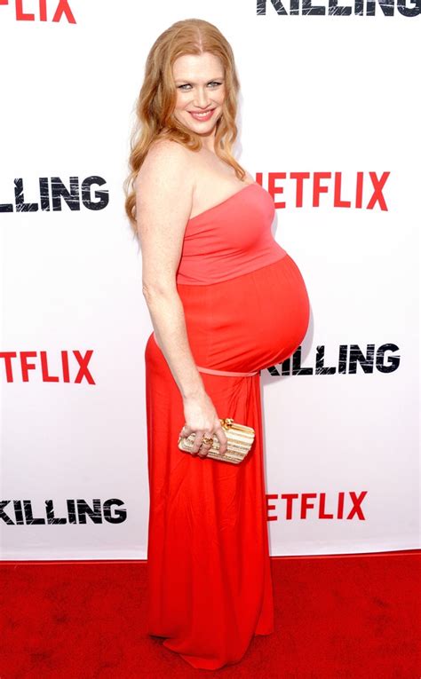 Mireille Enos From Summer S Most Stylish Pregnant Celebs E News