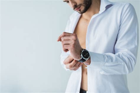 Why Are Men Fascinated With Wearing Wrist Watches