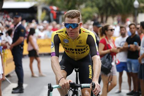 Esta será la décima edición en que la vuelta española entregará la camiseta roja, un mailot que tomó su color de la época dorada del deporte ibérico. Steven Kruijswijk abandons Vuelta a España 2019 - Cycling ...